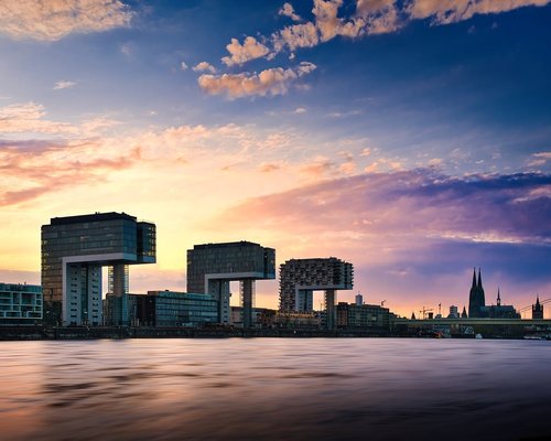 Melbourne city architecture and riverside